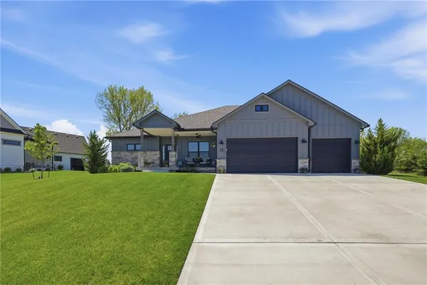$915,000 | 13 Tahoma Ridge, Lake Winnebago, MO 64034