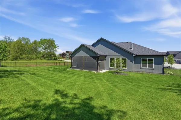 $915,000 | 13 Tahoma Ridge, Lake Winnebago, MO 64034