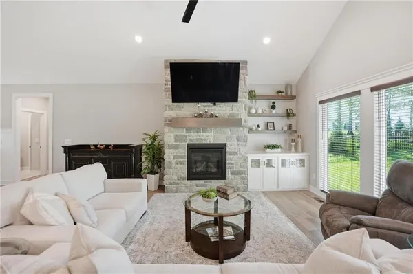 $915,000 | 13 Tahoma Ridge, Lake Winnebago, MO 64034