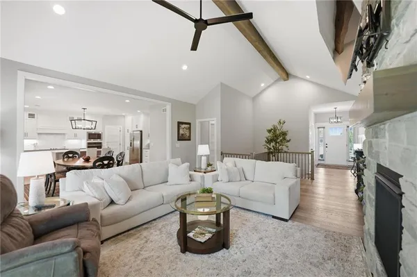 $915,000 | 13 Tahoma Ridge, Lake Winnebago, MO 64034