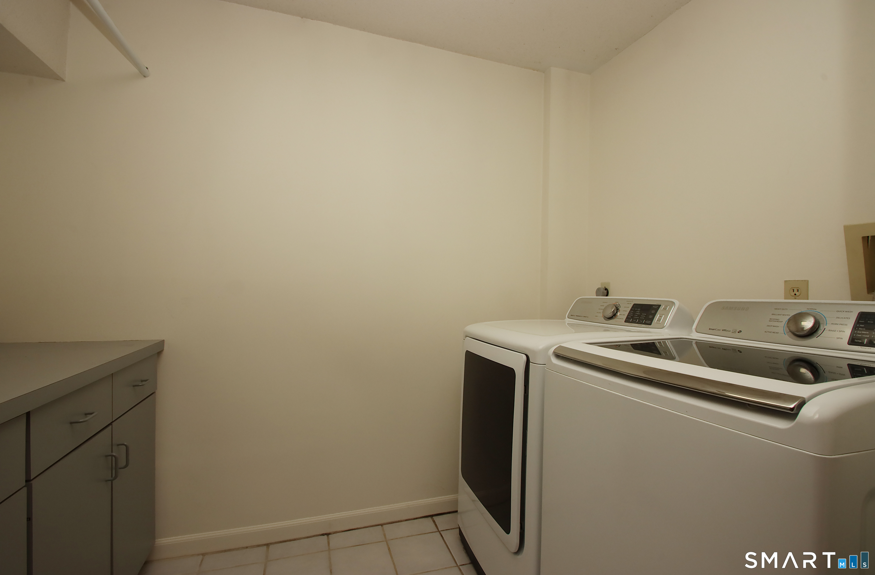 352 Center Street Wolcott, CT 06716 - Photo 39 of 40 a utility room with dryer and washer