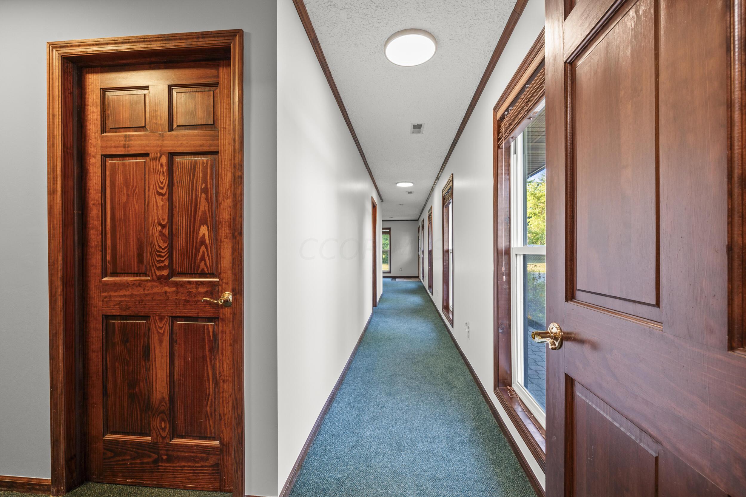 4605 Summit Road Southwest Pataskala, OH 43062 - Photo 27 of 44 hallway
