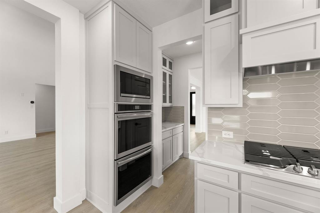 1617 Whisperwood Way Midlothian, TX 76065 - Photo 27 of 40 a kitchen with appliances a sink and cabinets