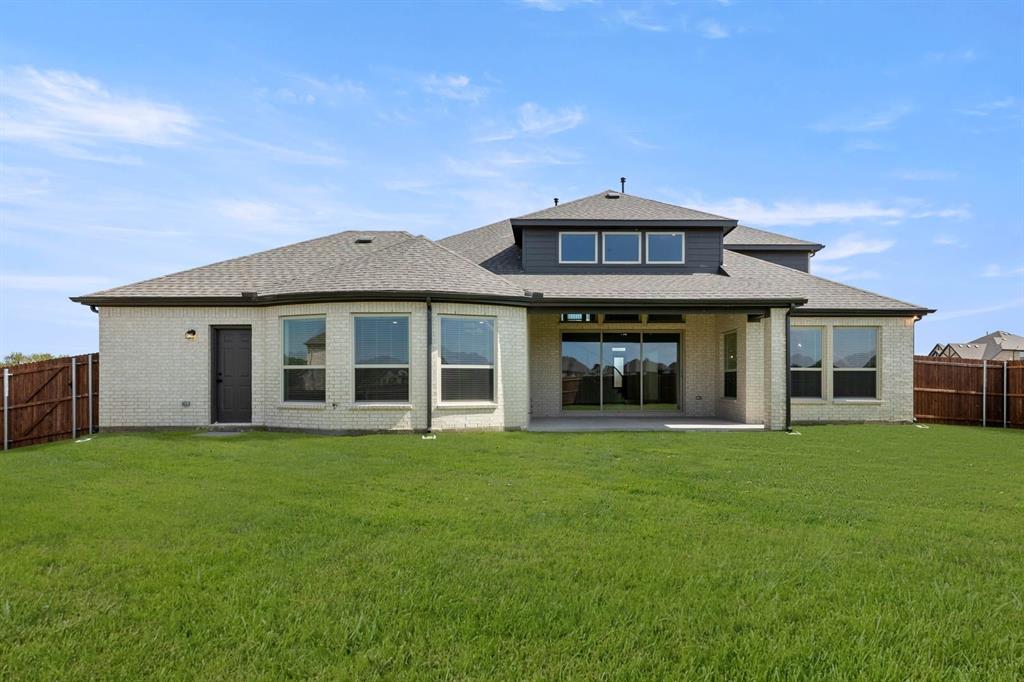 1617 Whisperwood Way Midlothian, TX 76065 - Photo 9 of 40 front view of a house with a yard