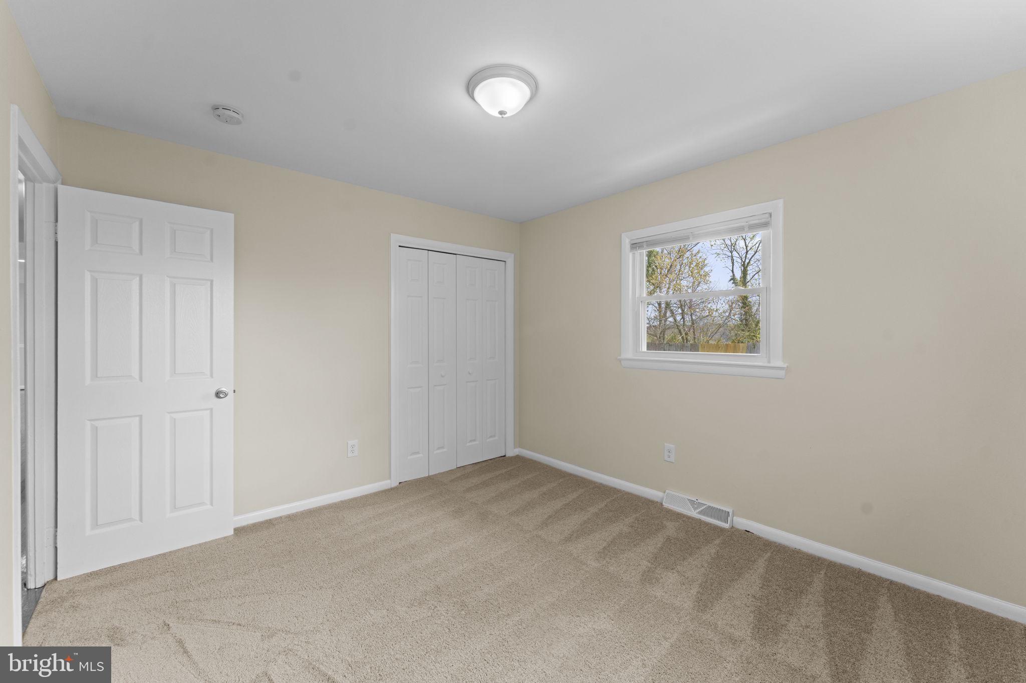 3003 Raymond Court Fort Washington, MD 20744 - Photo 22 of 30 an empty room with a painting on the wall