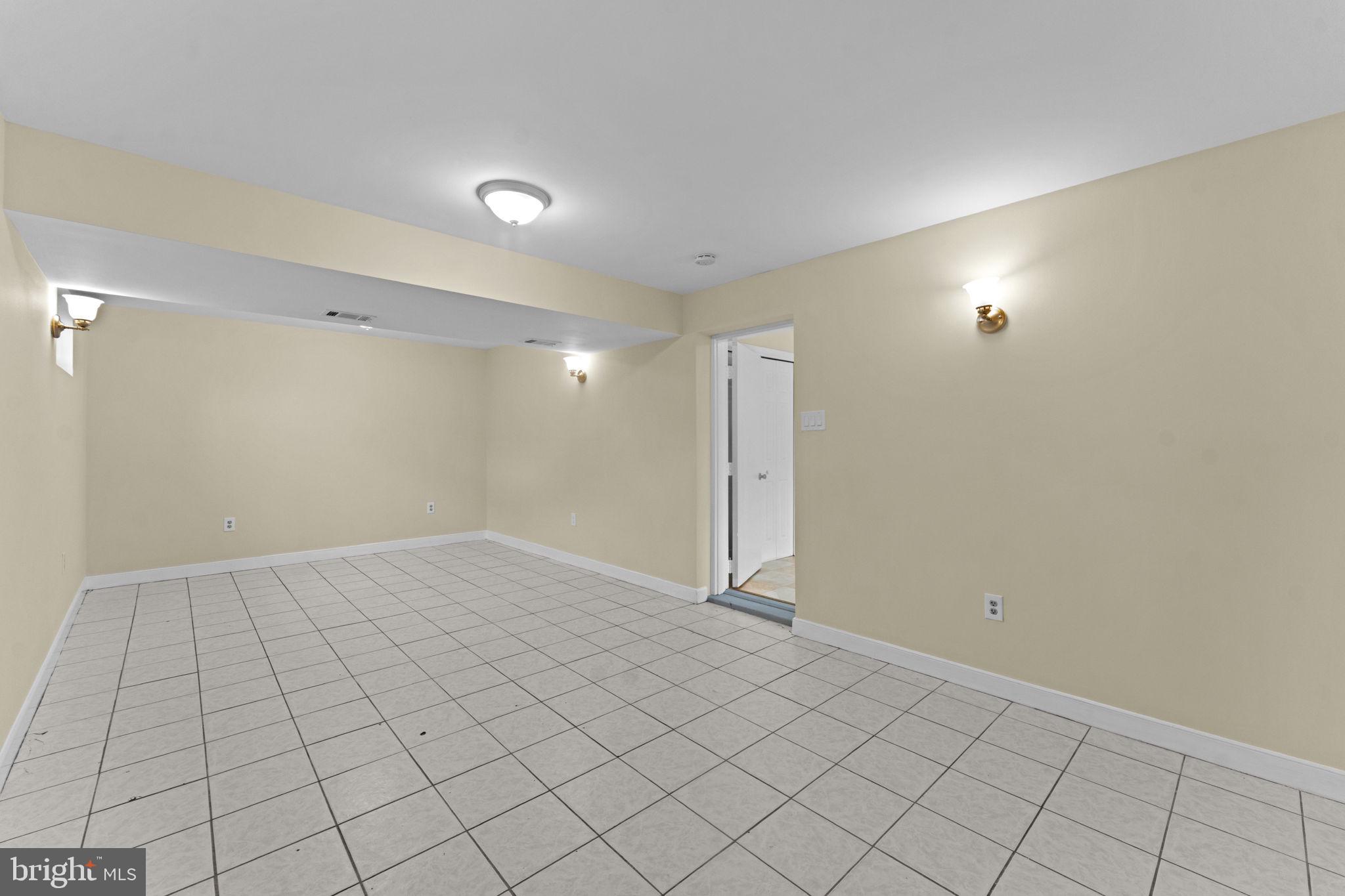 3003 Raymond Court Fort Washington, MD 20744 - Photo 5 of 30 a view of an empty room