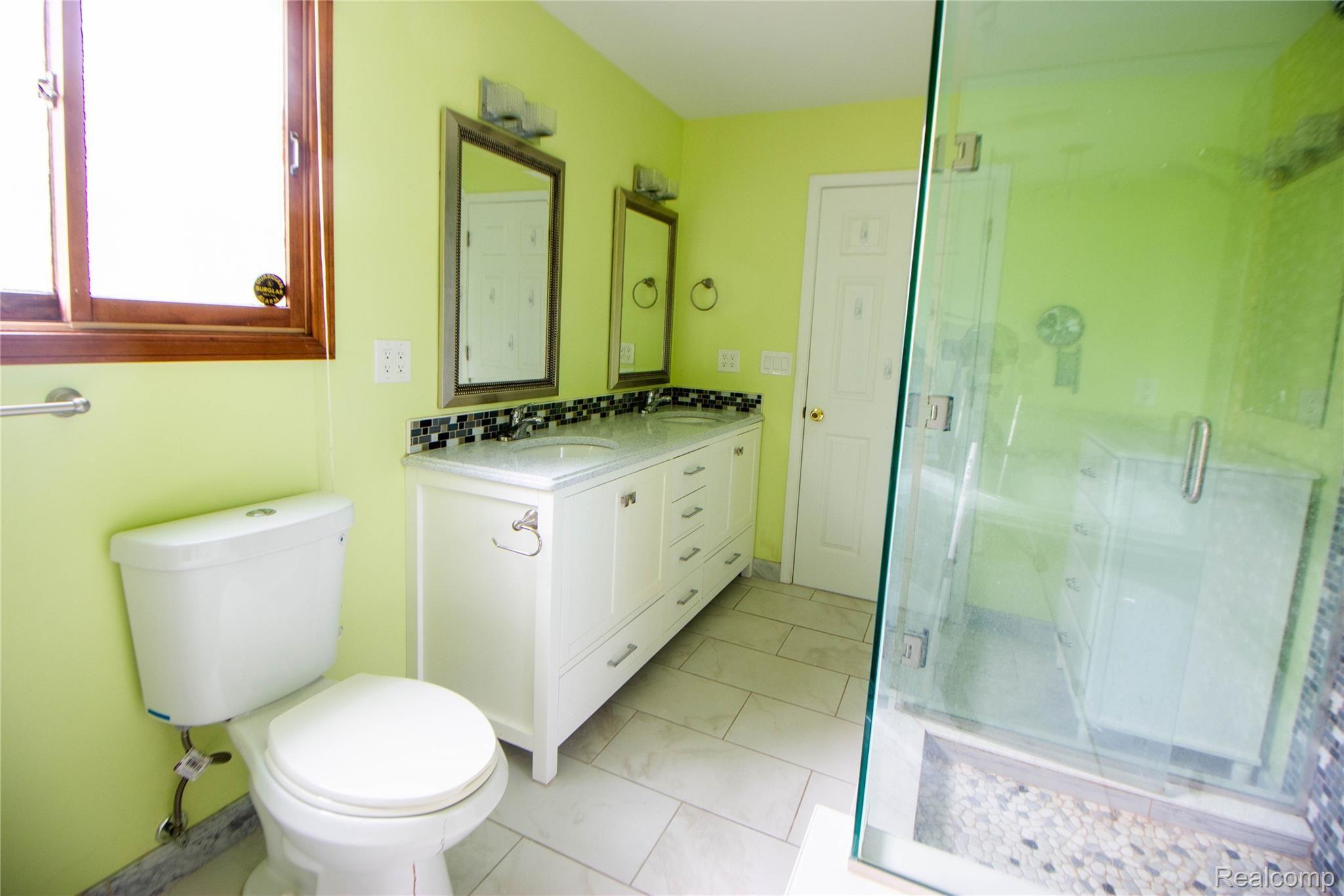 4140 Beach Road Troy, MI 48098 - Photo 24 of 38 _MG_9538-HDR.jpg