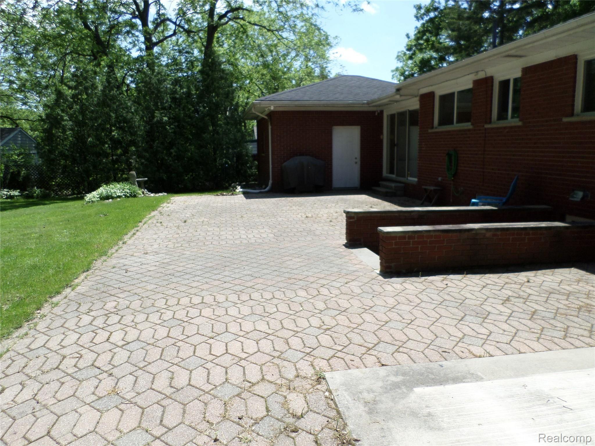2651 Harrington Road Rochester, MI 48307 - Photo 36 of 40 SAM_0899.JPG