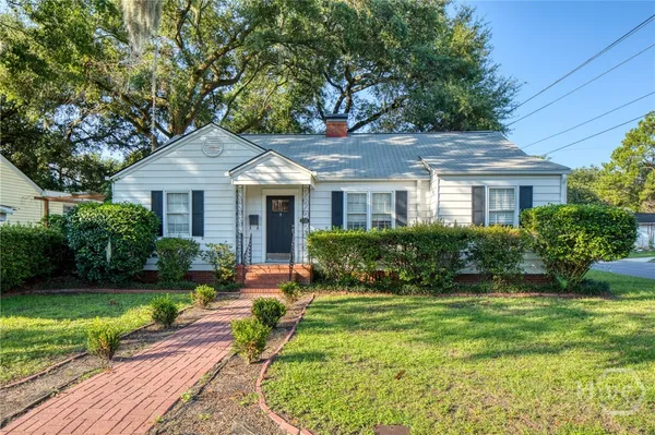 $2,000 | 2201 East 41st Street, Savannah, GA 31404