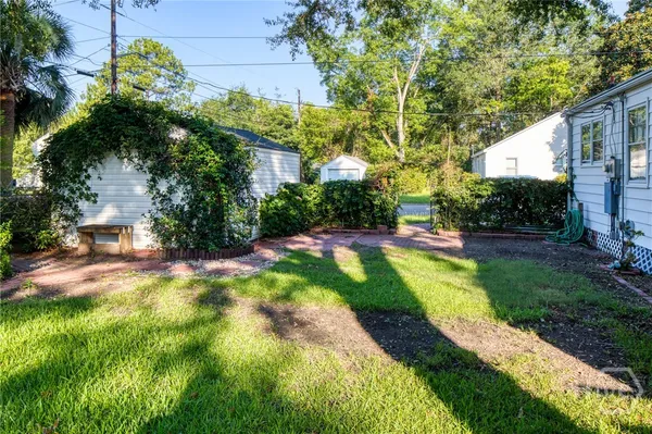 $2,000 | 2201 East 41st Street, Savannah, GA 31404