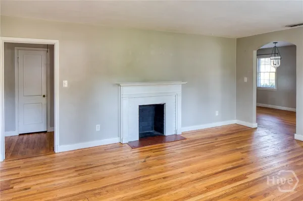 $2,000 | 2201 East 41st Street, Savannah, GA 31404