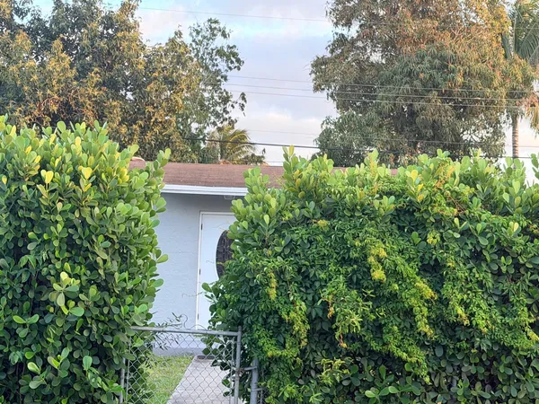 $2,650 | 740 Aspen Road, West Palm Beach, FL 33409