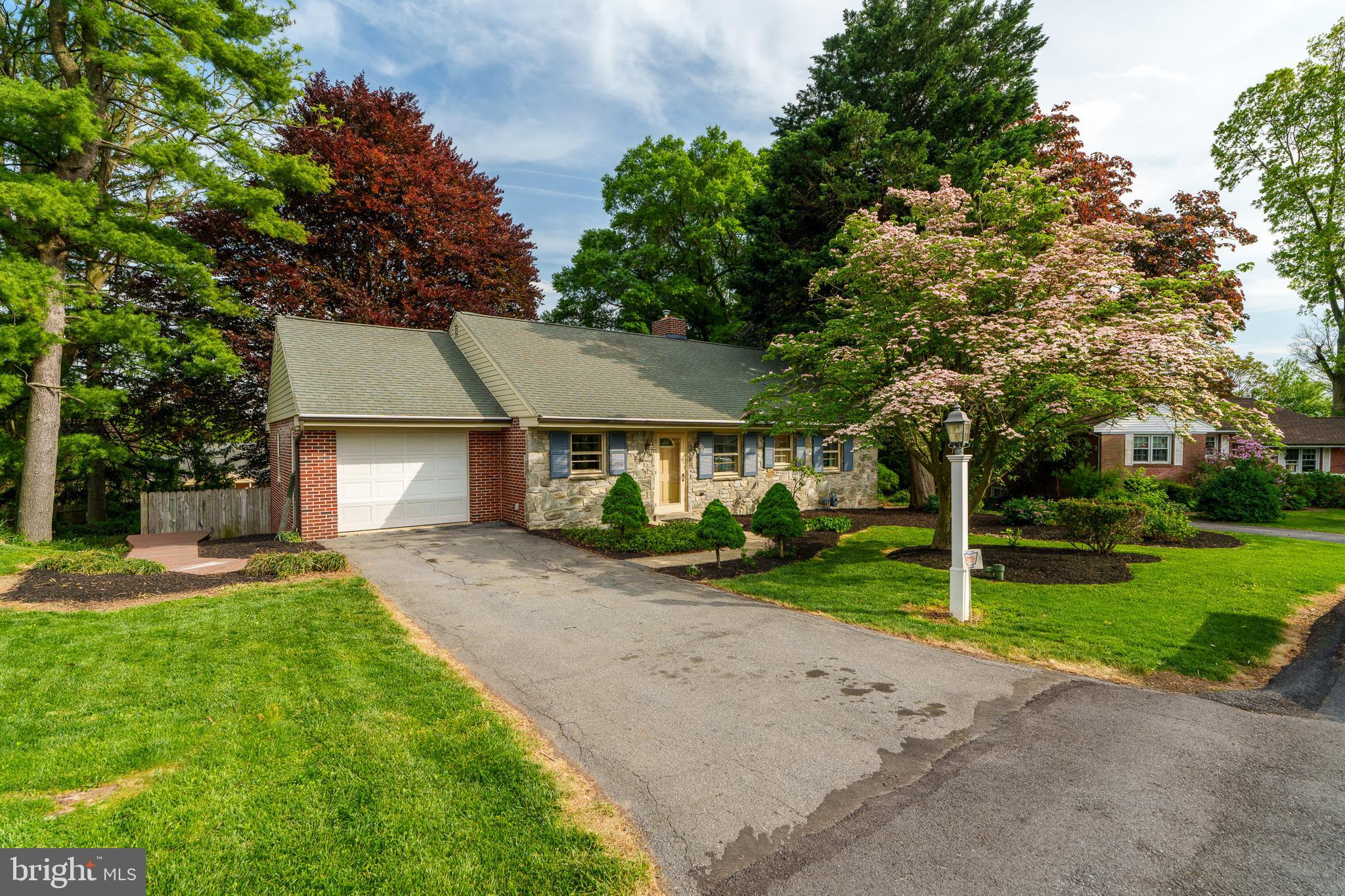112 Springhouse Road Lancaster, PA 17603 - Photo 3 of 51 Welcome Home to Springhouse Road!