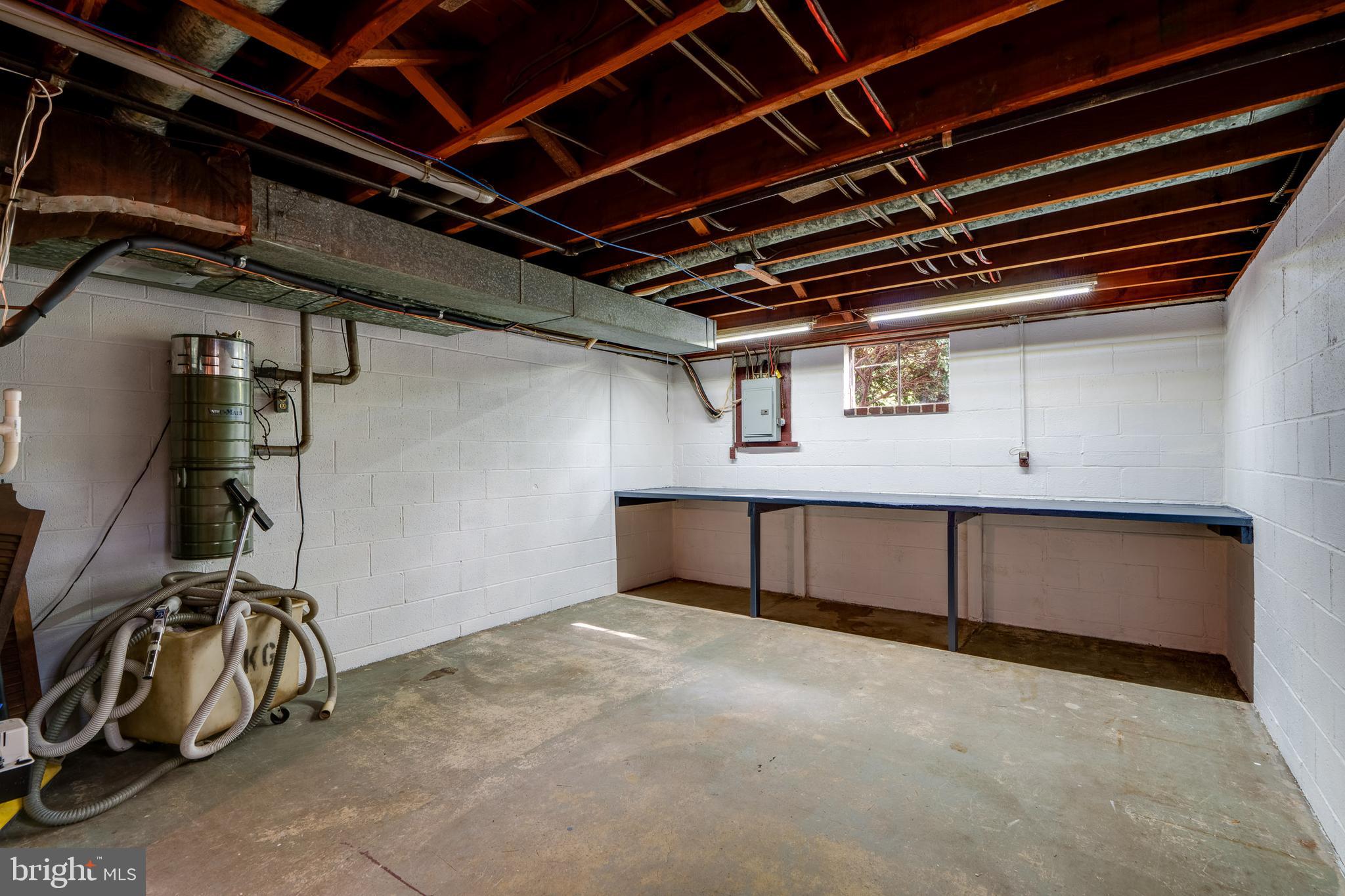 112 Springhouse Road Lancaster, PA 17603 - Photo 36 of 51 Workshop Area