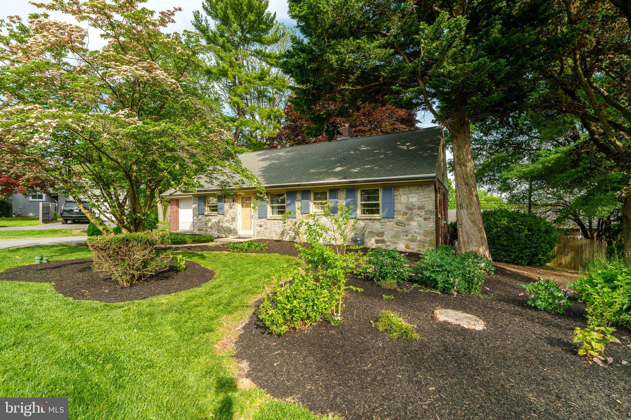 112 Springhouse Road Lancaster, PA 17603 - Photo 4 of 51 Welcome Home to Springhouse Road!