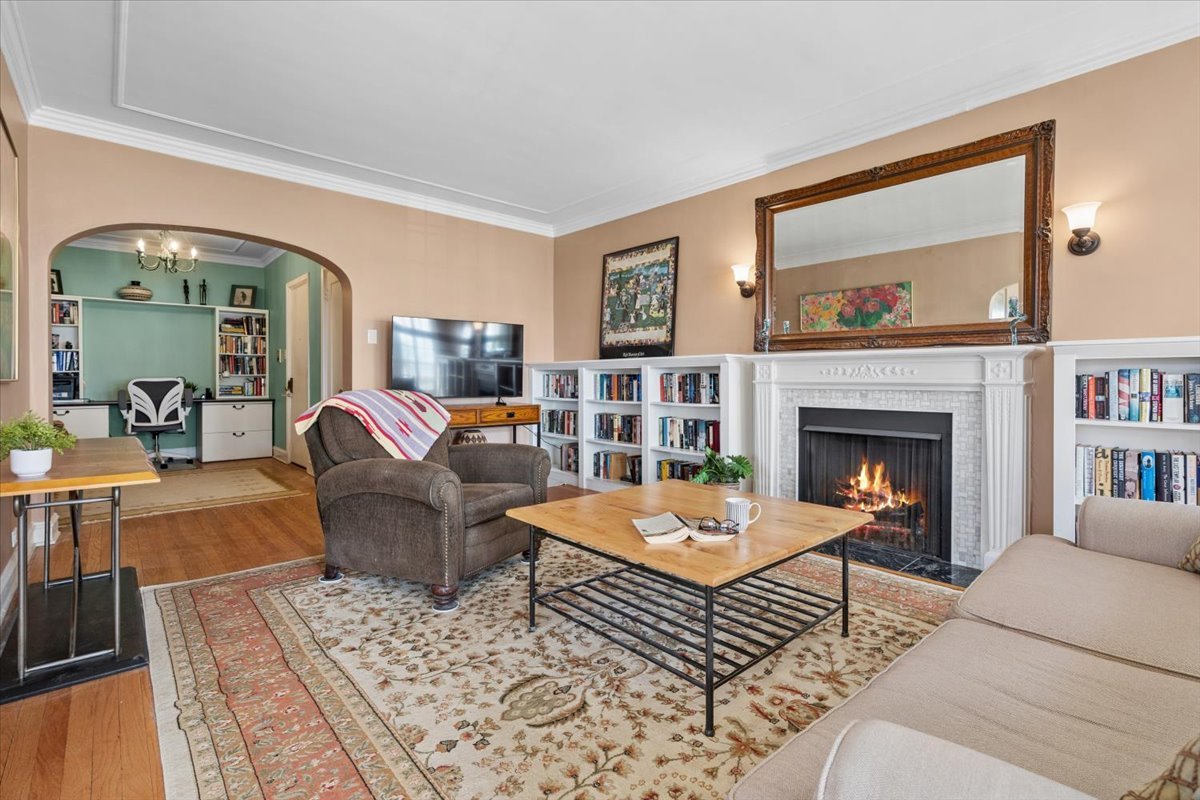 470 Sheridan Road, Unit 2 Evanston, IL 60202 - Photo 3 of 25