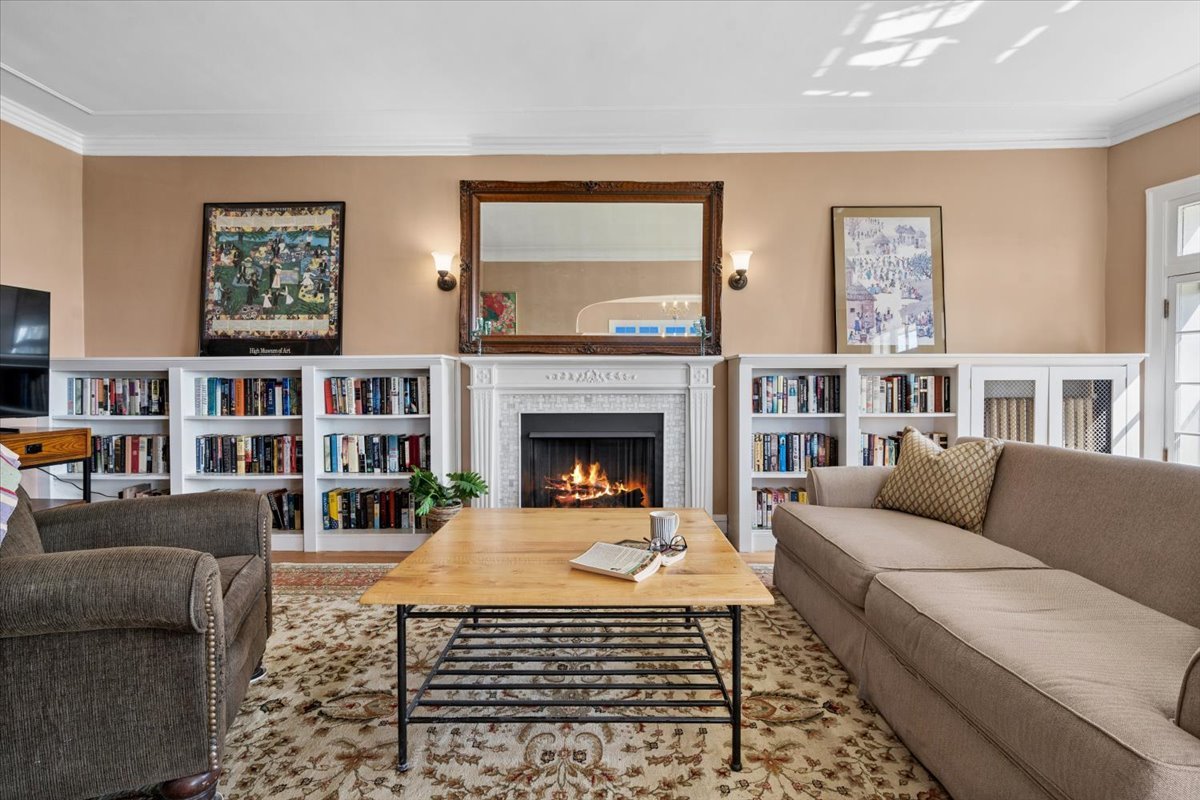 470 Sheridan Road, Unit 2 Evanston, IL 60202 - Photo 4 of 25