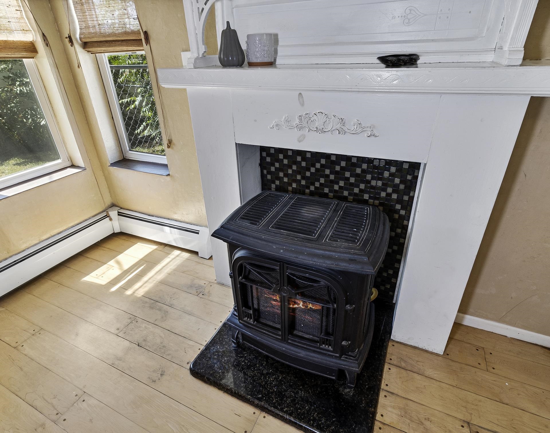 1173 16 Road Fruita, CO 81521 - Photo 12 of 42 a close view of a stove in the kitchen