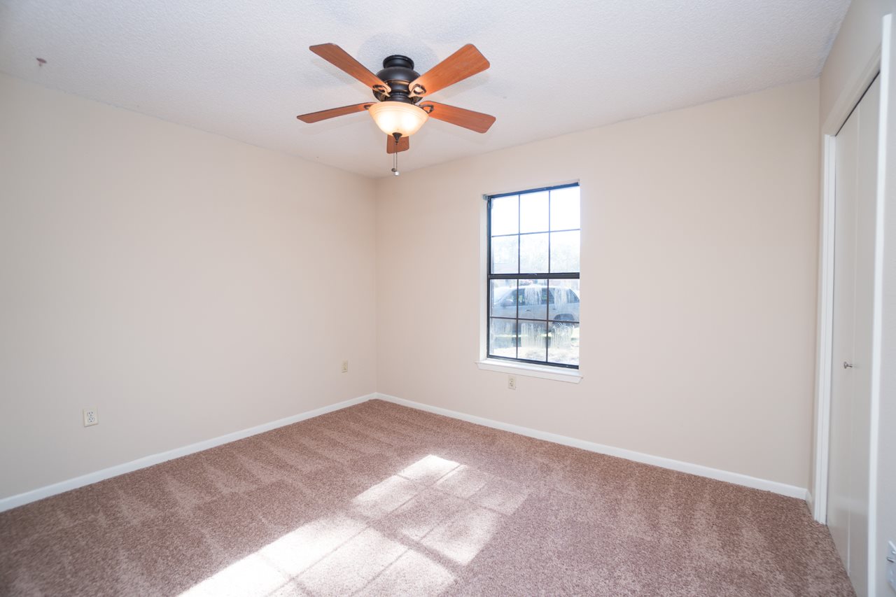 635 East Gate Circle Foley, AL 36535 - Photo 13 of 22