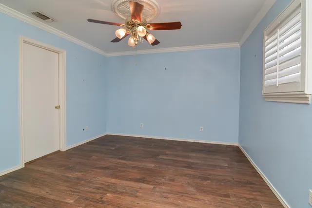 a view of a yard with an trees