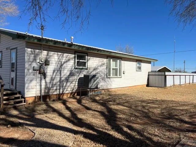 $110,000 | 205 West 4th Street, Sundown, TX 79372