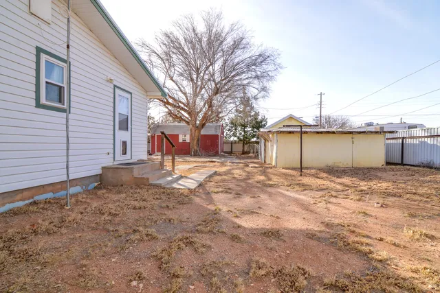 $110,000 | 205 West 4th Street, Sundown, TX 79372