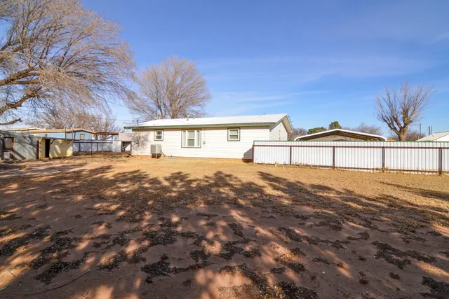 $110,000 | 205 West 4th Street, Sundown, TX 79372