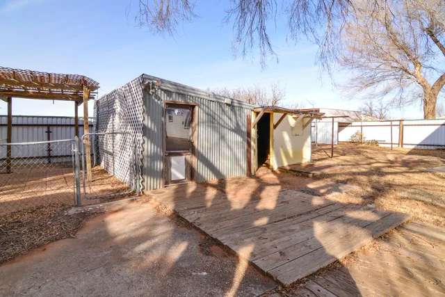 $110,000 | 205 West 4th Street, Sundown, TX 79372