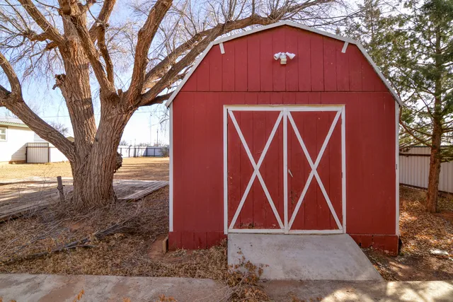 $110,000 | 205 West 4th Street, Sundown, TX 79372