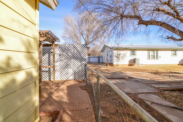 $110,000 | 205 West 4th Street, Sundown, TX 79372