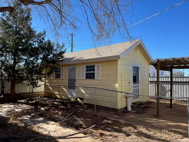 $110,000 | 205 West 4th Street, Sundown, TX 79372