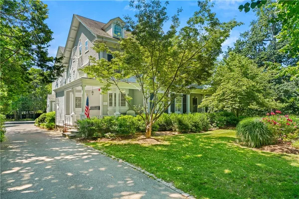 $2,600 | 141 Narragansett Avenue, Unit 2C, Newport, RI 02840