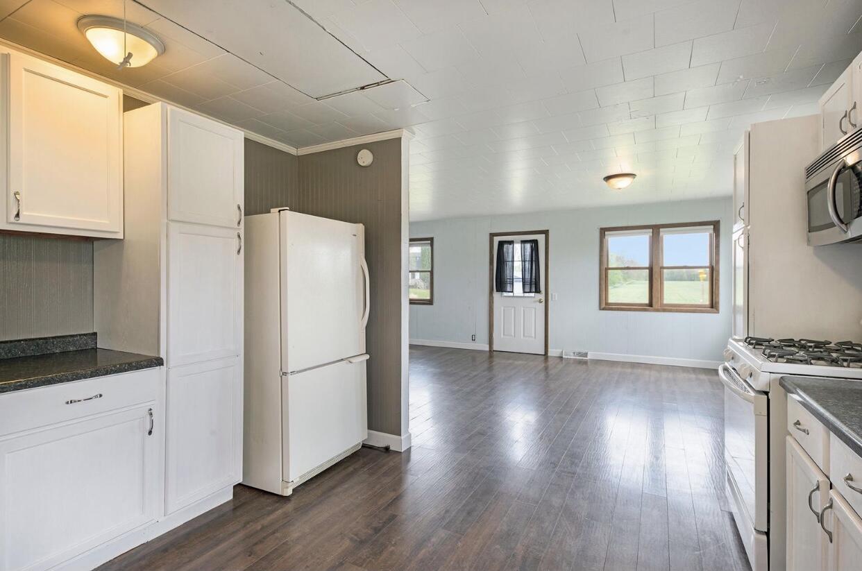 10780 West South County Line Road Blanchard, MI 49310 - Photo 20 of 28