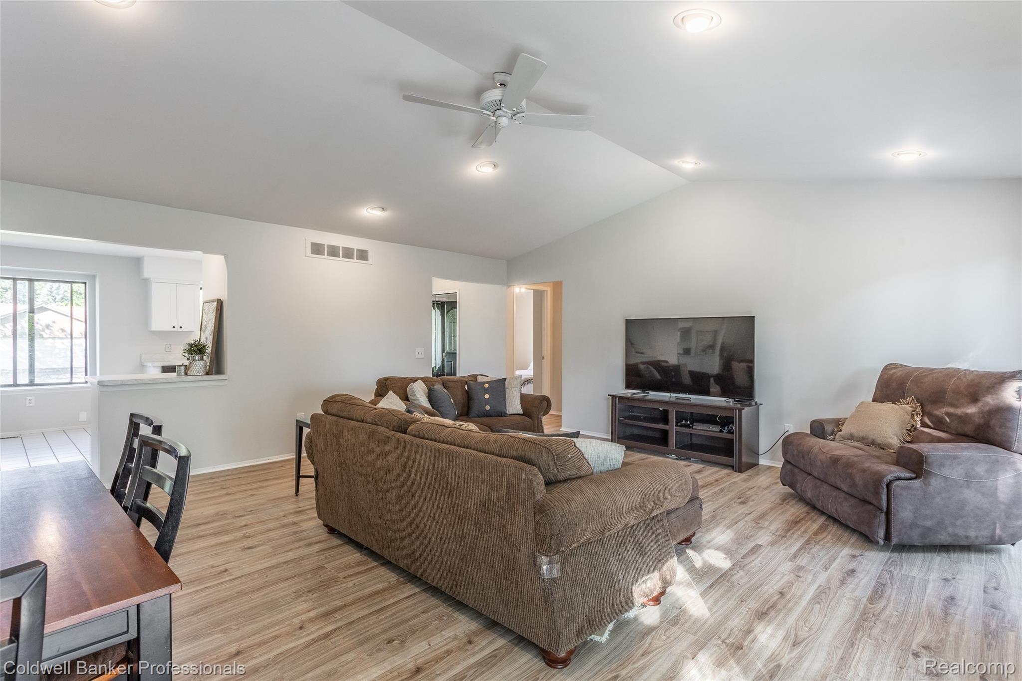 652 Ridge Road Walled Lake, MI 48390 - Photo 13 of 31 Ridge Rd-21.jpg