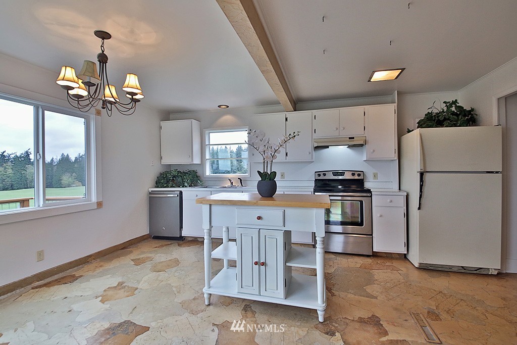 7677 Hellman Road Clinton, WA 98236 - Photo 14 of 25 Gallery Image 14