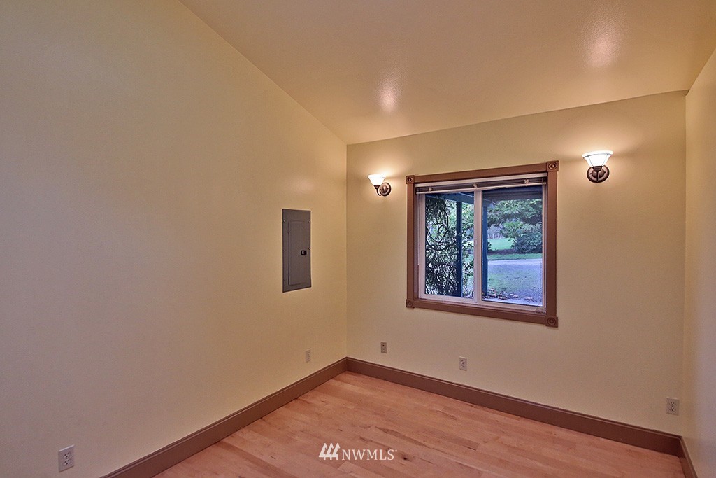7677 Hellman Road Clinton, WA 98236 - Photo 22 of 25 Gallery Image 22