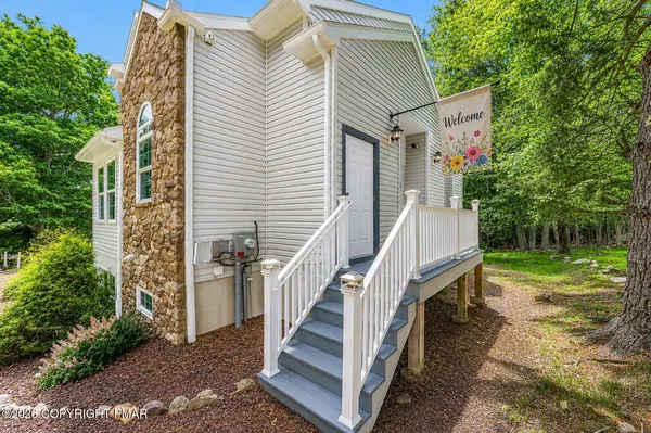 $599,900 | 12 Beechwood Road, Lake Harmony, PA 18624