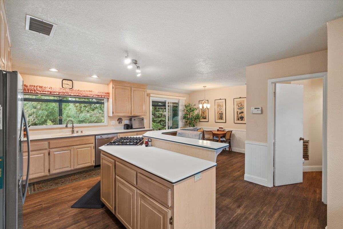 3710 Orchard Lane Sacramento, CA 95821 - Photo 11 of 77