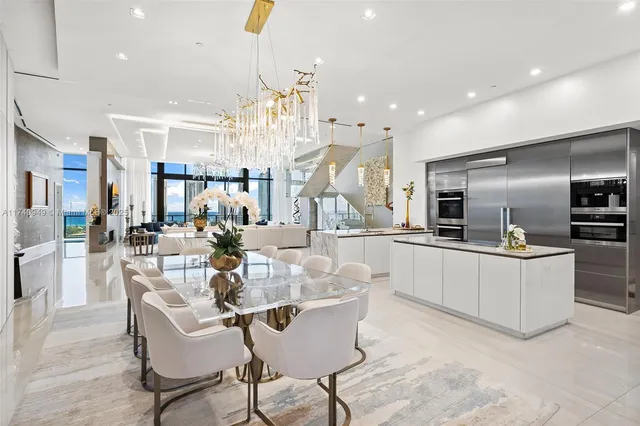 a view of ocean with city view