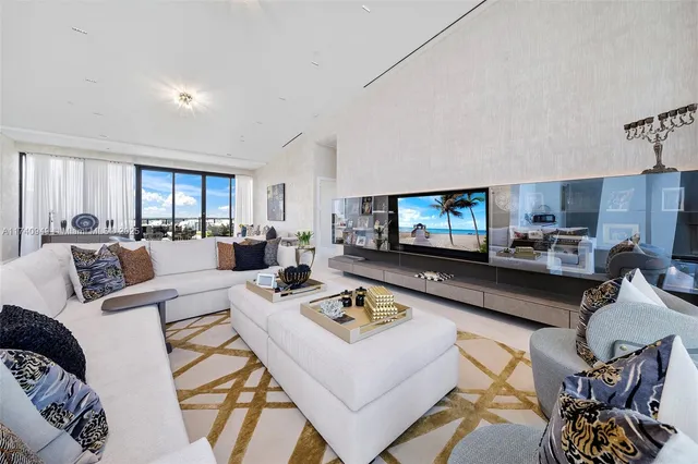 a view of ocean and city view