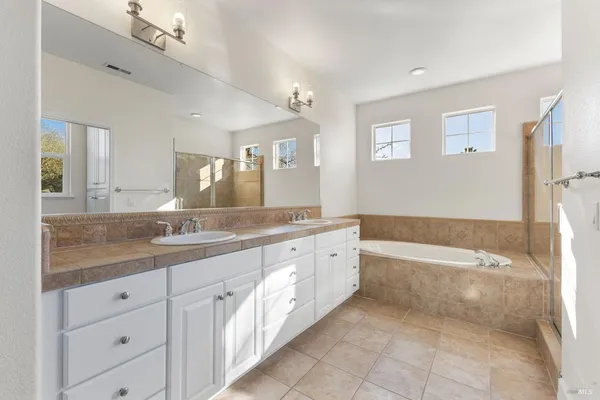 $1,200,000 | 397 Parkview Drive, Healdsburg, CA 95448