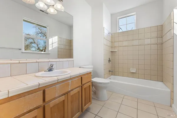 $1,200,000 | 397 Parkview Drive, Healdsburg, CA 95448