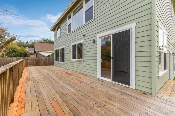 $1,200,000 | 397 Parkview Drive, Healdsburg, CA 95448