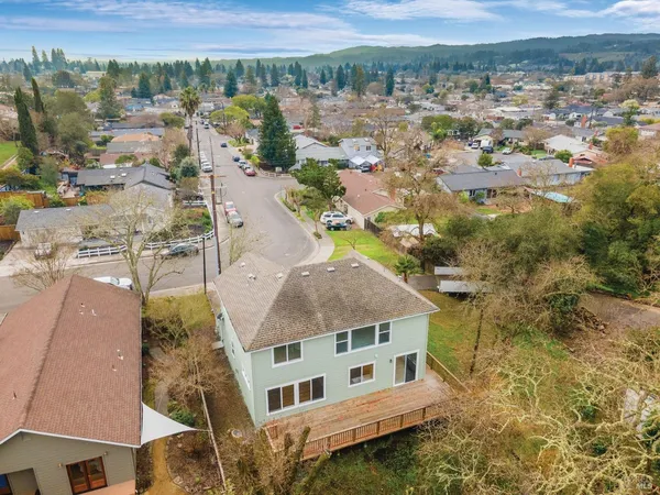 $1,200,000 | 397 Parkview Drive, Healdsburg, CA 95448