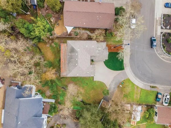 $1,200,000 | 397 Parkview Drive, Healdsburg, CA 95448