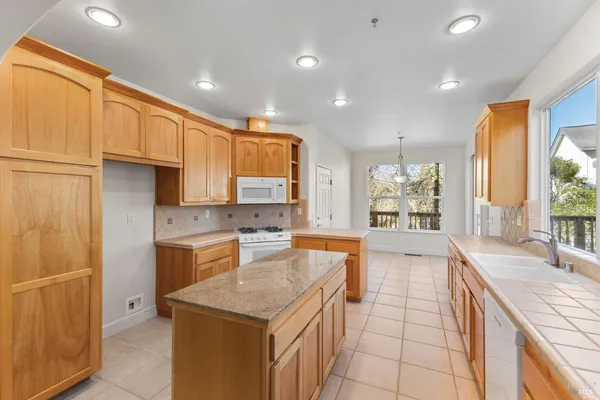 $1,200,000 | 397 Parkview Drive, Healdsburg, CA 95448