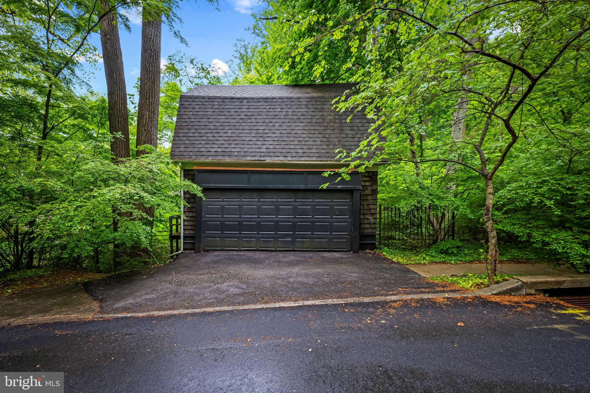 401 Edgevale Road Baltimore, MD 21210 - Photo 22 of 80 Driveway & Garage