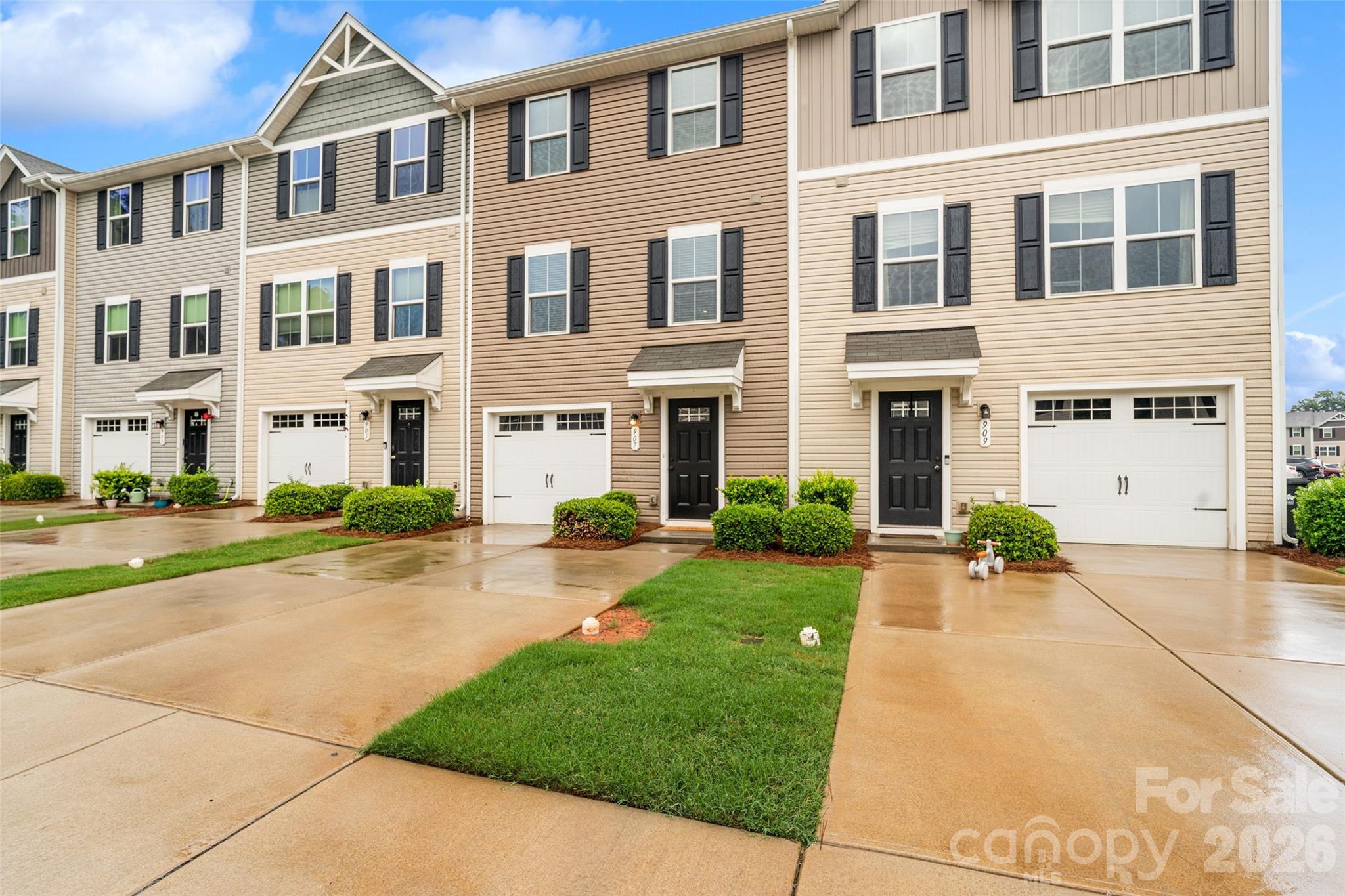 907 Taybyn Road Fort Mill, SC 29715 - Photo 3 of 38 Gallery Image 3