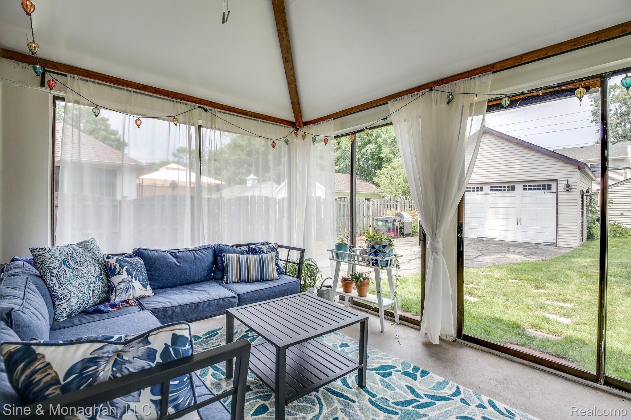 1624 Roslyn Road Grosse Pointe, MI 48236 - Photo 26 of 31 1624+Roslyn+Rd+Grosse+Pointe+Woods-32-web.jpg