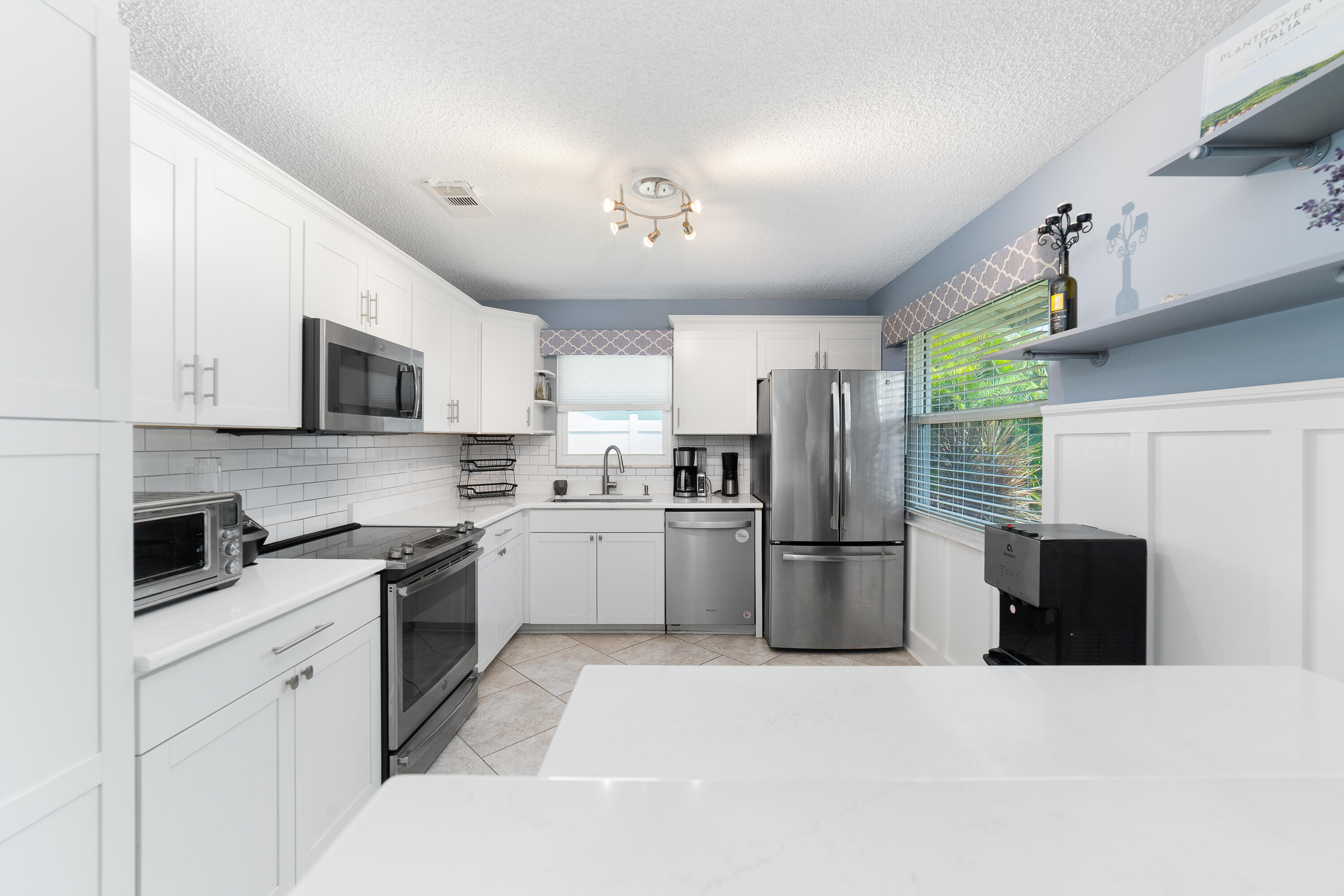 142 Timberline Drive Jupiter, FL 33458 - Photo 14 of 35 a kitchen with a refrigerator stove and microwave